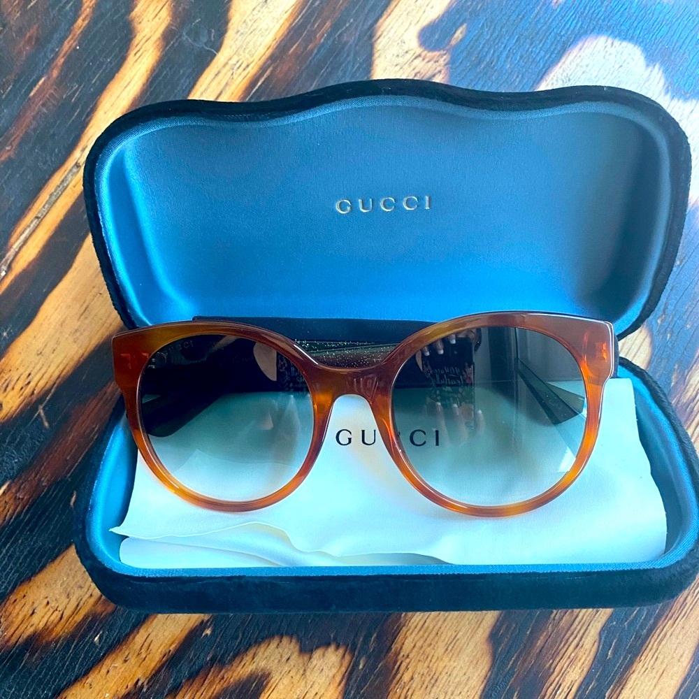 Authentic Gucci Round Sunglasses
Brown Tortoiseshell Acetate